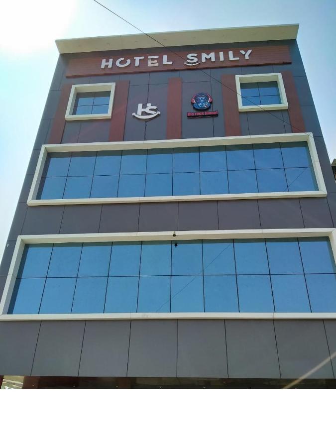 Hotel Smily Ludhijána Exteriér fotografie